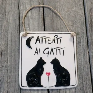 attenti ai gatti in ceramica gatti neri con cuoricino rosso, black cats customized ceramic plate