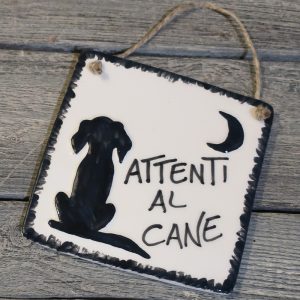 attenti al cane targhetta in ceramica personalizzata, ceramic tile with dog handmade in italy