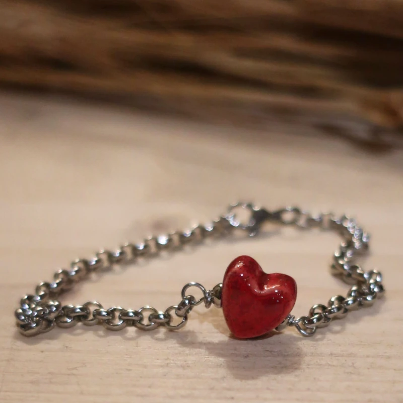 bracciale acciaio con cuore rosso in ceramica, steel bracelet with red ceramic heart