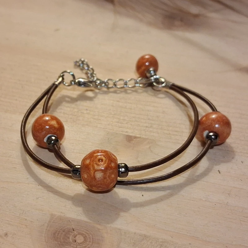 bracciale con perle in ceramica color terracotta fatte a mano ceramiche toscana, ceramic bracelet tuscany bijoux