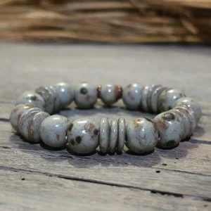 bracciale con perle in ceramica fatto a mano in toscana, bracelet with beads in pottery handmade in tuscany