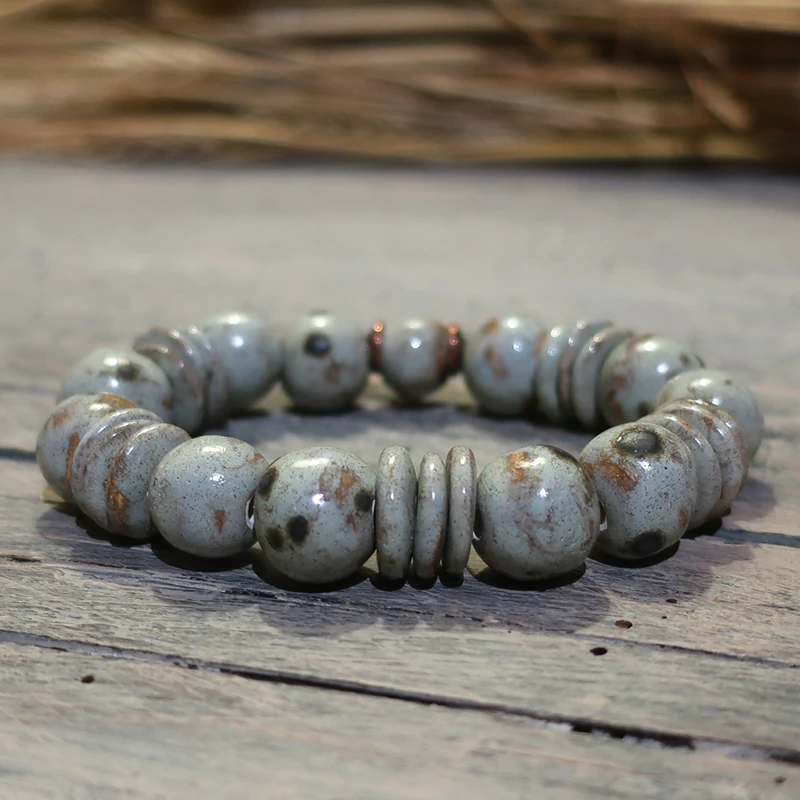 bracciale con perle in ceramica fatto a mano in toscana, bracelet with beads in pottery handmade in tuscany