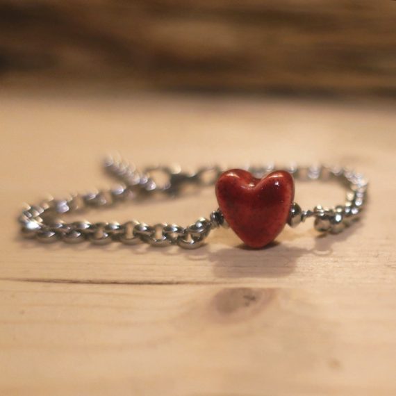 Cuore rosso, bracciale in acciaio con cuore rosso in ceramica fatto a mano, artigianato toscana
