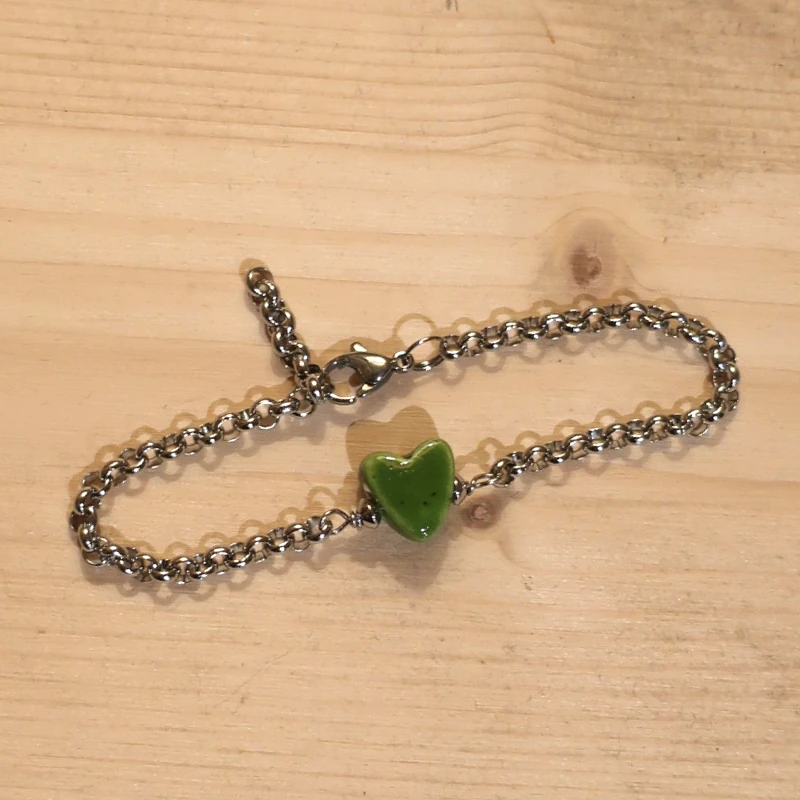 braccialetto acciaio con cuore verde in ceramica, steel bracelet with green ceramic heart