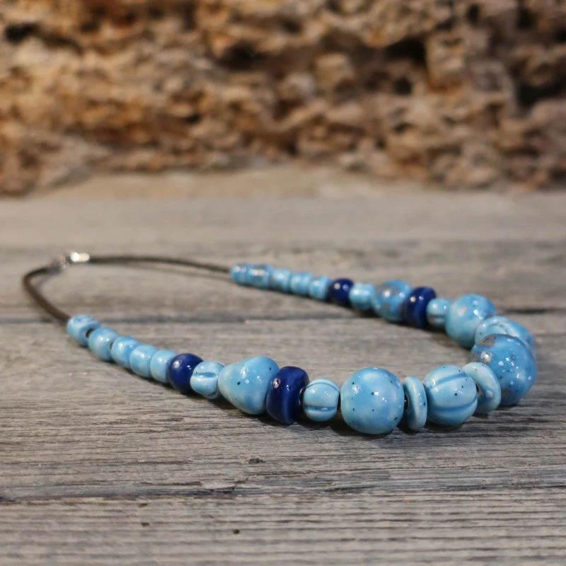 collana con perle in ceramica azzurre artigianato artistico toscana, blue necklace tuscany ceramic jewels