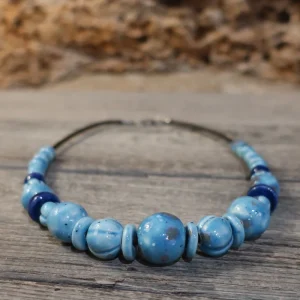 collana con perle in ceramica azzurre e blu artigianato toscana, blue necklace with ceramic beads jewels of tuscany