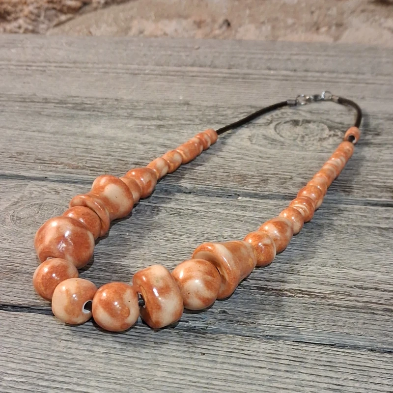 collana con perle in ceramica terra di siena artigianato toscana, burnt siena necklace with ceramic beads jewels of tuscany