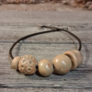 collana girocollo con perle in ceramica fatte a mano, necklace with handmade ceramic breads