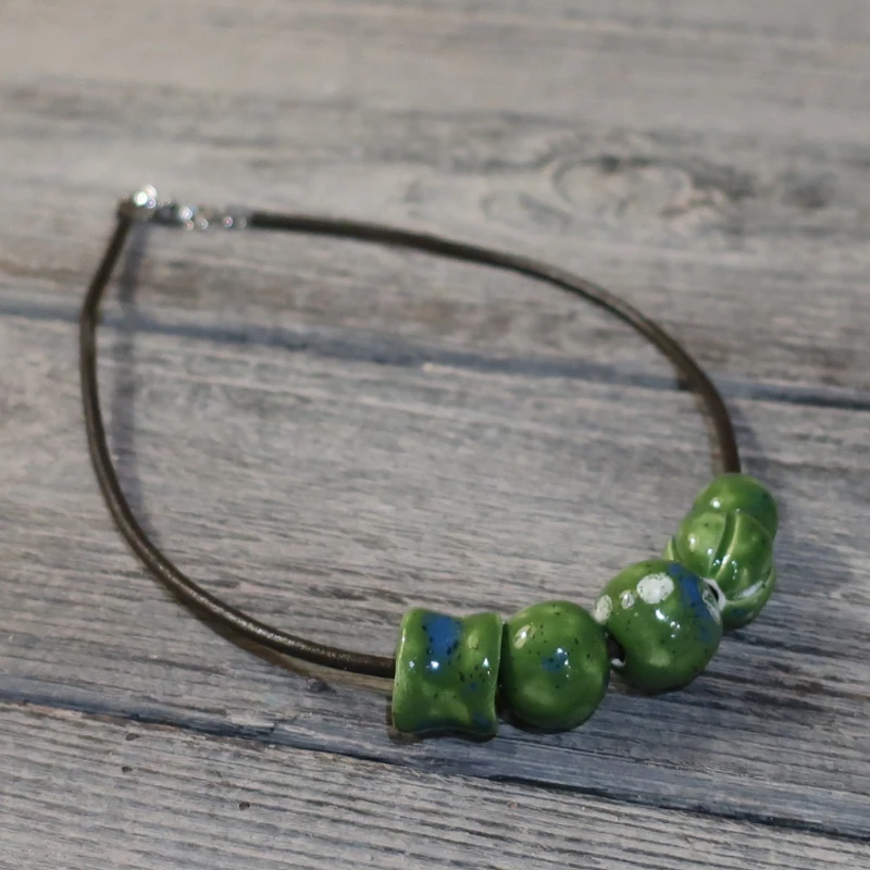 collana girocollo con perle in ceramica verde, necklace with green breads in ceramic
