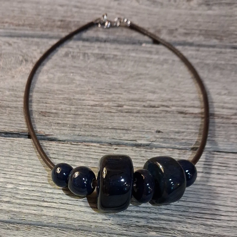 collana nera ceramiche il volo, ceramic necklace sarteano