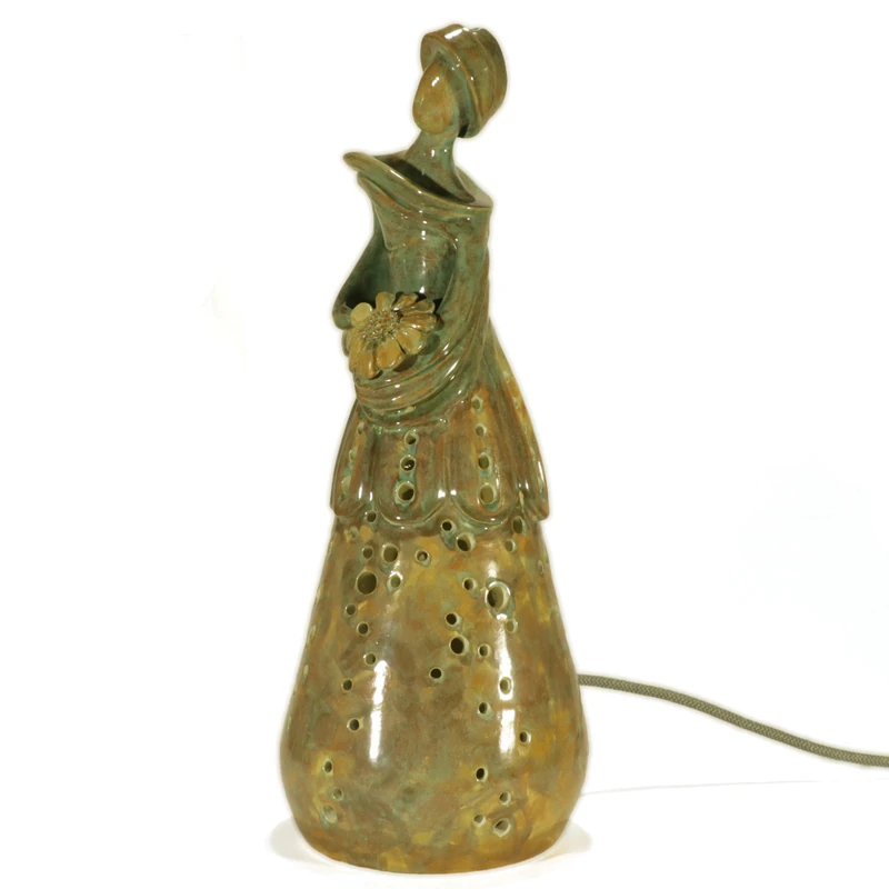 donna scultura ceramica per illuminazione, woman sculpture in ceramic for home lighting