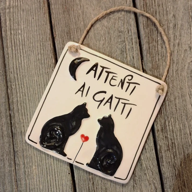 gatti neri targhetta attenti ai gatti con cuoricino rosso, black cats customized ceramic plate
