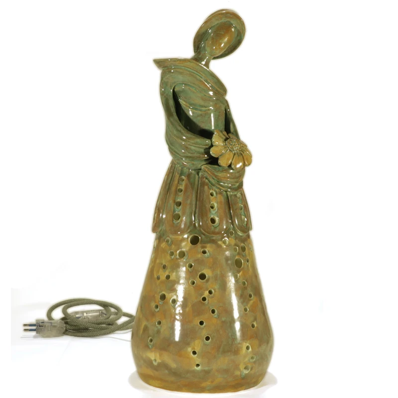lampada ceramica margherita donna con fiore , table lamp in ceramic daisy woman with flower