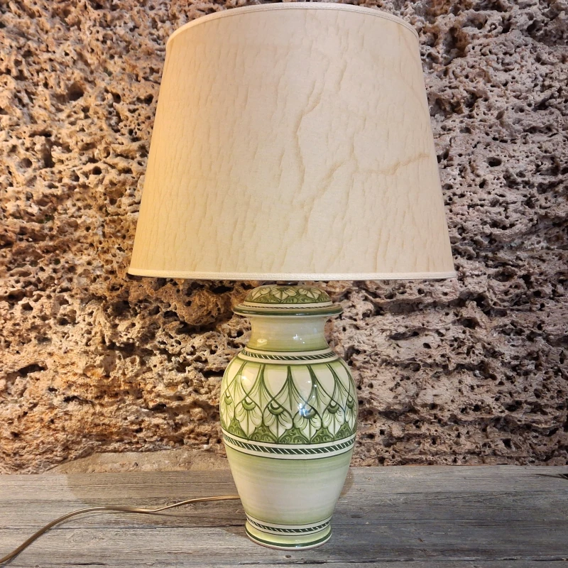 lampada da tavolo verde in ceramica dipinta a mano, green table lamp in ceramic handpainted