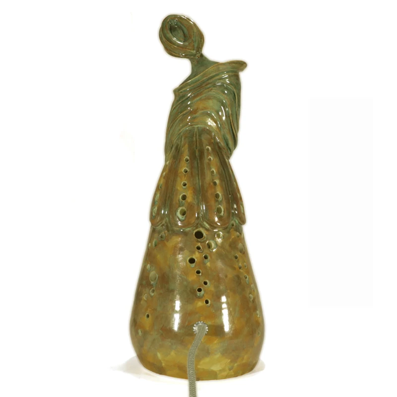 lampada scultura ceramica donna con fiore, table lamp sculpture in ceramic woman with flower