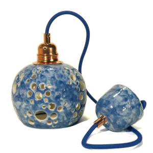 lampadario blu in ceramica con motivo traforato artigianato toscana, blue carved pendant lamp hand made in ceramic