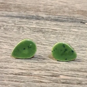 orecchini a bottoncino verdi a goccia bijoux ceramica fatti a mano, green ceramic earrings handmade in tuscany