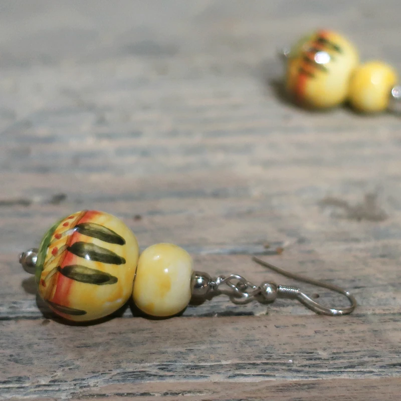 orecchini a pendente con paesaggio di toscana dipinto a mno gioielli artigianali ceramica, earrings hanpainted ceramic jewels