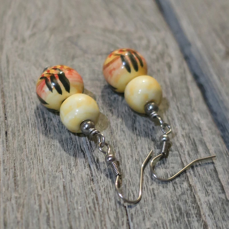 orecchini a pendente con paesaggio toscana dipinto a mano gioielli artigianali in ceramica, earrings hanpainted ceramic jewels