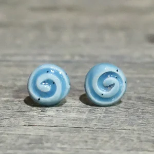 orecchini arte ceramica azzurri con spirale, light blue ceramic earrings with spiral
