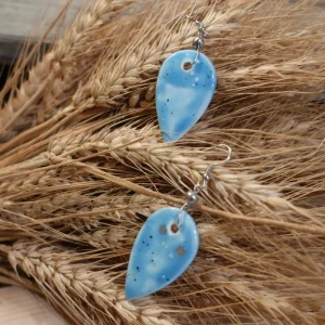 orecchini azzurri a goccia in ceramica fatti a mano in toscana, blue earrimgs in ceramic made in tuscany