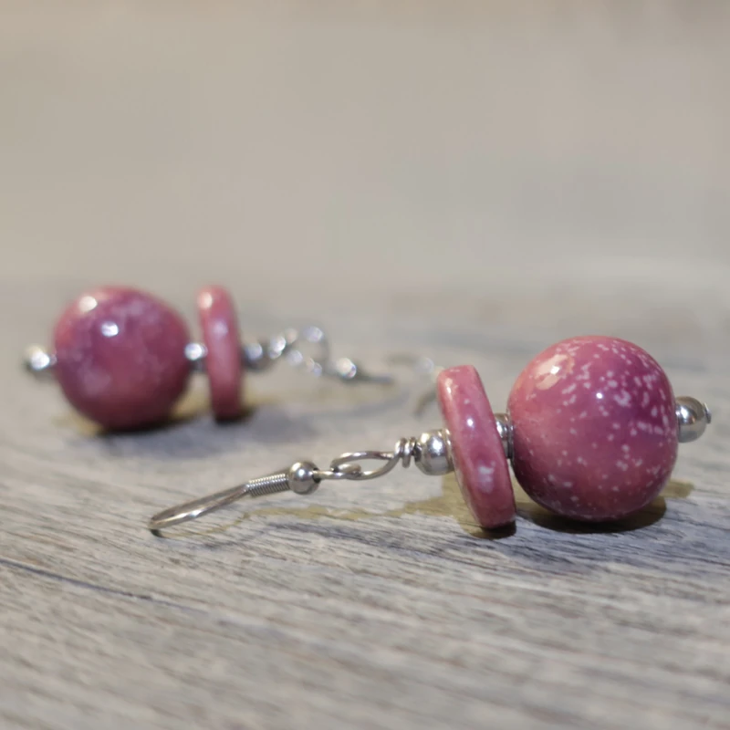 orecchini ceramica artigianato toscana color vino, wine color earrings made in ruscany