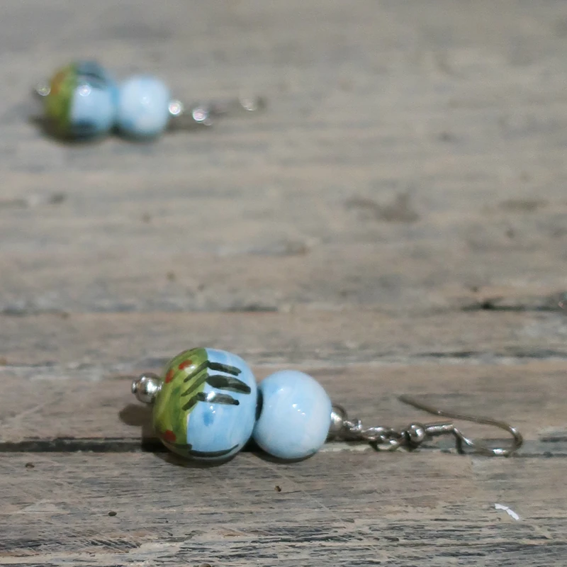 orecchini ceramica azzurri con paesaggio dipinto a mano, blue earrings in pottery with hanpainted tuscany landscape