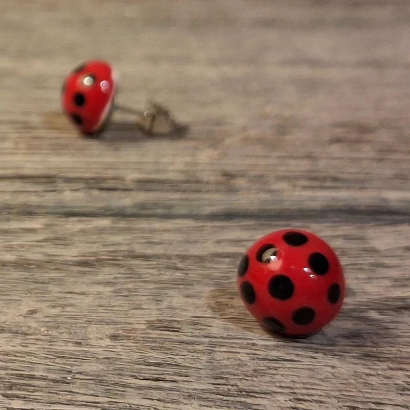 orecchini coccinella portafortuna in ceramica, lucky ladybug ceramic earrings