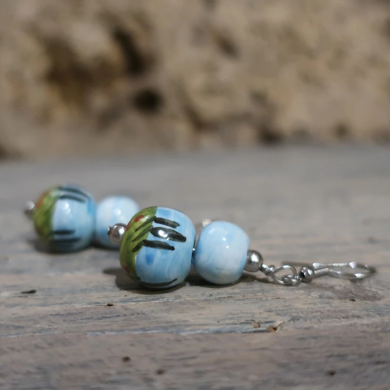 orecchini con paesaggio toscana dipinti a mano in ceramica, pendant earrings in pottery hanpainted in tuscany