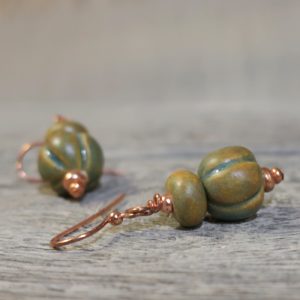 orecchini con perle in ceramica fatti a mano in toscana, pendant earrings with ceramic beads made in tuscany