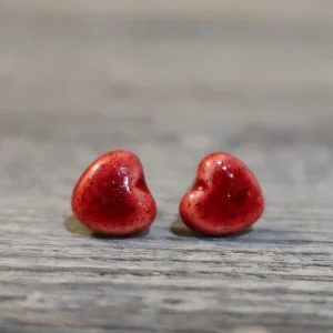 orecchini cuoricino rosso gioielli in ceramica fatti a mano, red heart earrings handmade in ceramic