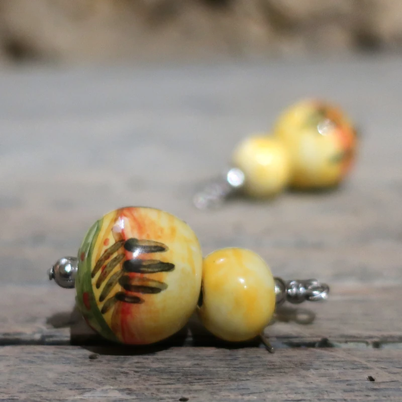 orecchini giallo con paesaggio dipinto a mano ceramica toscana, yellow earrings in pottery with hanpainted tuscany landscape