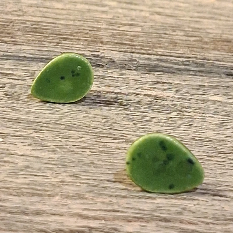 orecchini goccia a bottoncino verdi bijoux ceramica toscana, green earrings in ceramic handmade in tuscany
