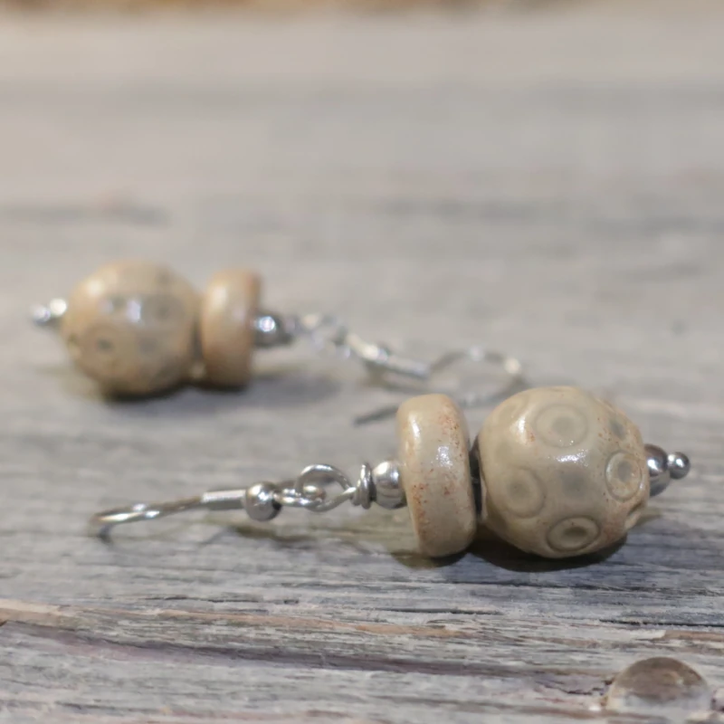 orecchini in ceramica fatti a mano in toscana pezzo unico, ceramic pendant earrings made in italy