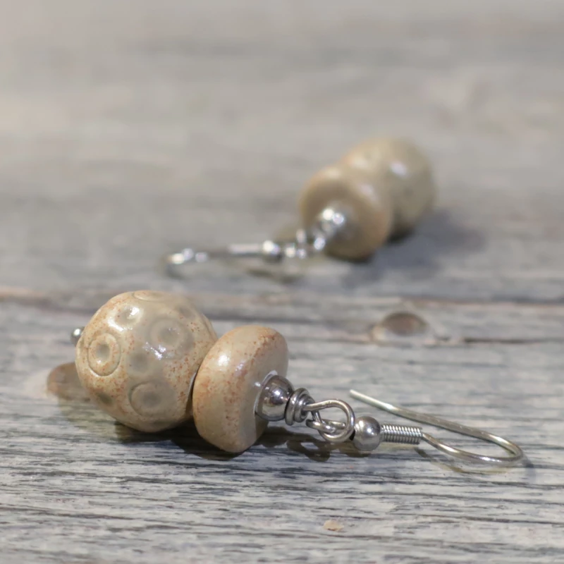 orecchini lavorati a mano ceramica toscana pezzo unico, made in tuscany ceramic pendant earrings