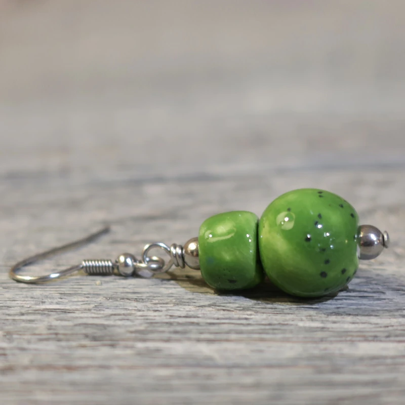 orecchini pendente perle verdi ceramica toscana, earrings green beads in pottery made in tuscany