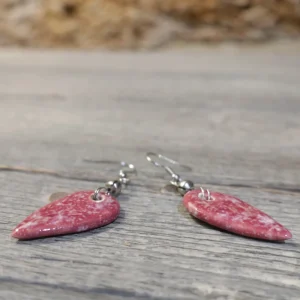 orecchini rosso nobile a goccia in ceramica fatti a mano in toscana, burgundy earrimgs in ceramic made in tuscany