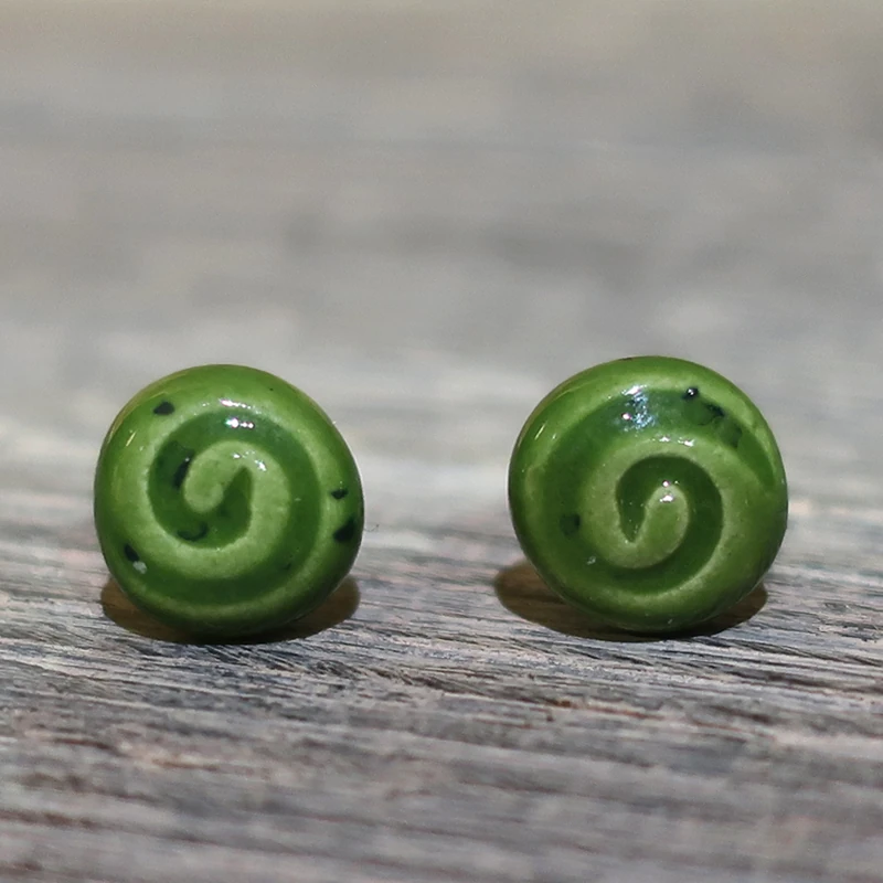 orecchini spirale verde ceramica fatto a mano italia, green spiral earrings in ceramic hand made in italy