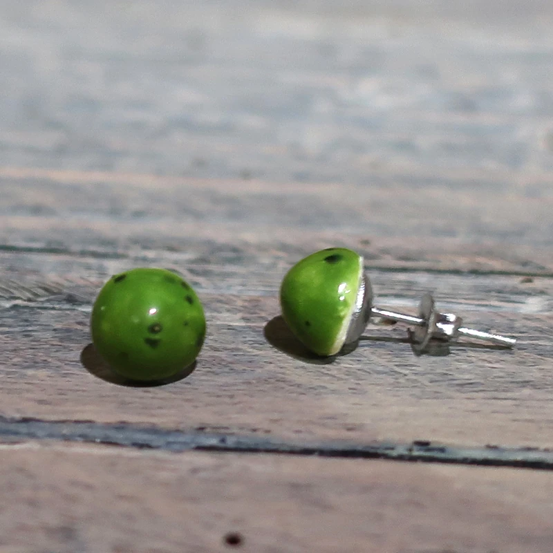 orecchini verdi fatti a mano in ceramica, green earrings handmade in ceramic