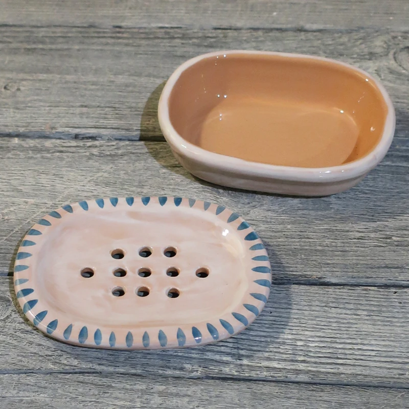 porta saponetta in ceramica con vaschetta per raccogliere acqua, soap dish in ceramic handmade in tuscany