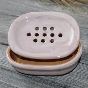 portasapone ovale in ceramica beige e terracotta, soap dish in handcrafted ceramic white on a terracotta background