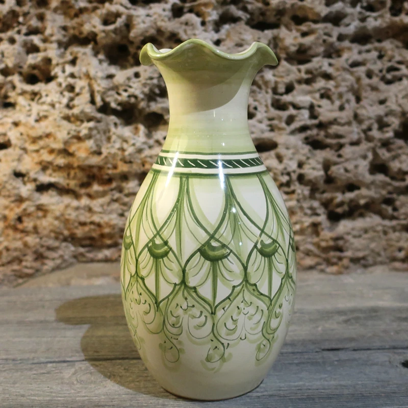 vaso in ceramica verde dipinto a mano artigianato toscana, green vase in ceramic handcrafted in tuscany
